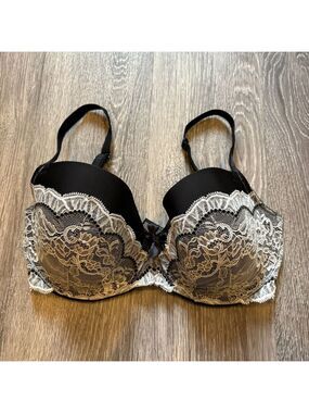 Victoria's Secret Y2K Black Bra with Cream Lace
